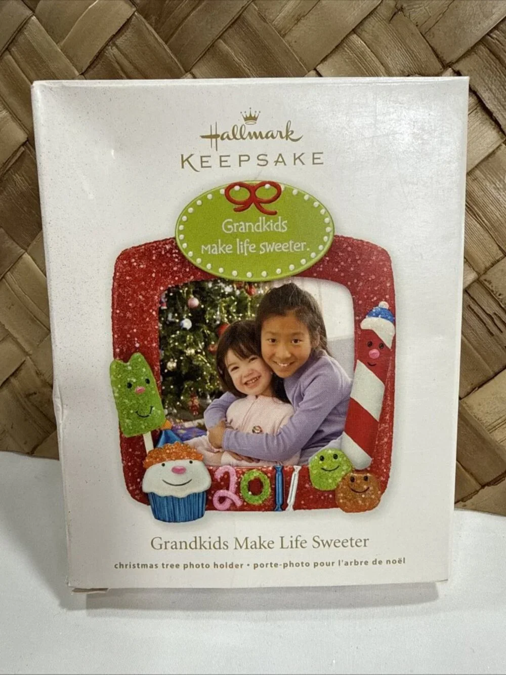 New 2011 Hallmark Keepsake Christmas Ornament Grandkids Make Life Sweeter Frame
